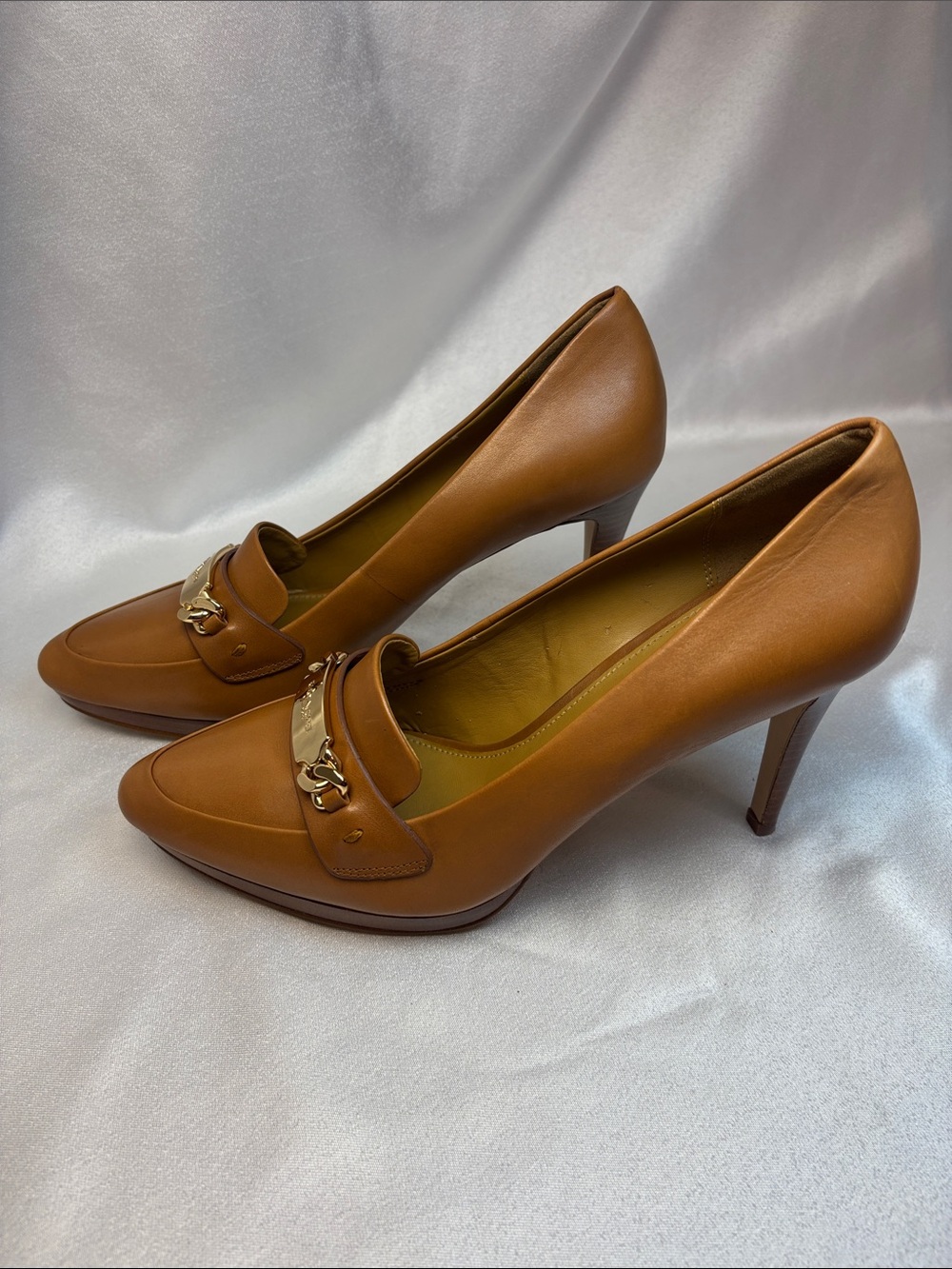 COACH Caramel Leather Heels with Gold Chain Plaque - Picture 6 of 11